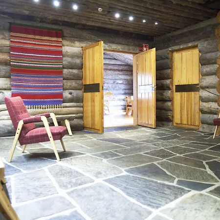 Saarikejo Huskylodge * Saariselkä