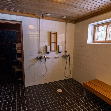 Saarikejo Huskylodge * Saariselkä